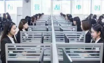 因?yàn)槭酆罂头?，他們選擇了我